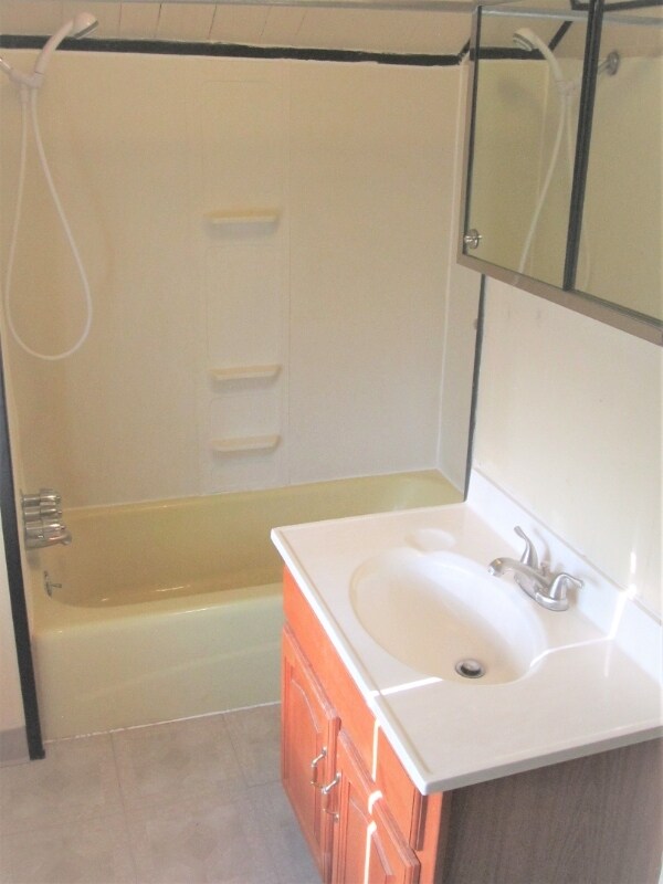 Building Photo - 2421 Beechwood Blvd