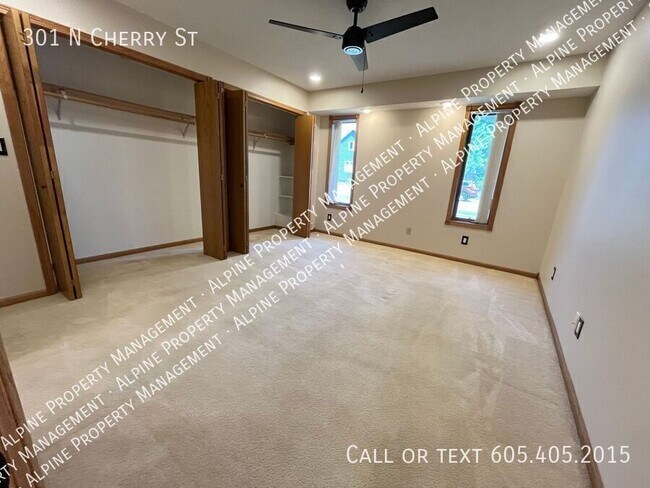 Building Photo - 301 N Cherry St