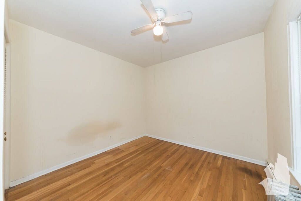 Building Photo - 923 W Waveland Ave