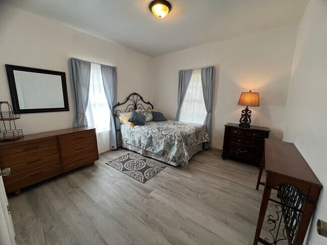 Building Photo - Charming 1BR Townhome in San Antonio