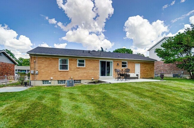 Building Photo - 1599 Yellowglen Dr