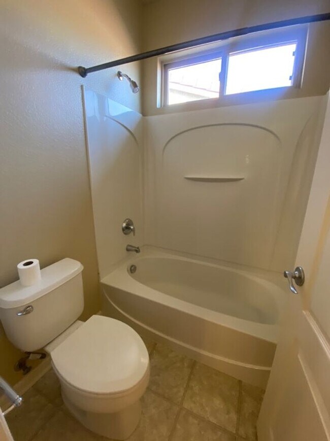 Building Photo - EXCEPTIONAL 4 BEDROOMS, 3 BATH, 3 CAR GARA...