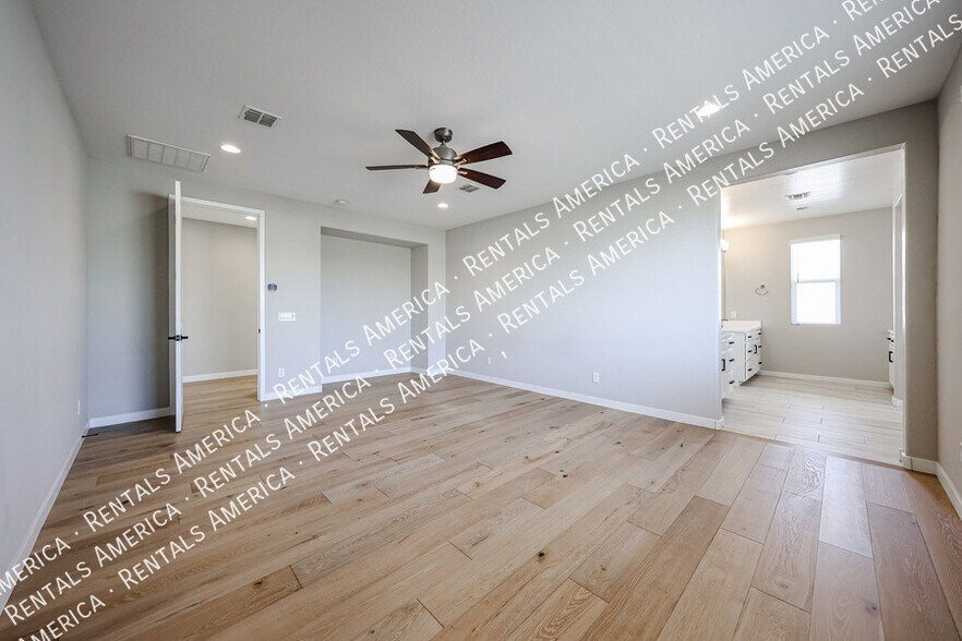 Building Photo - 1726 W Jeanine Dr