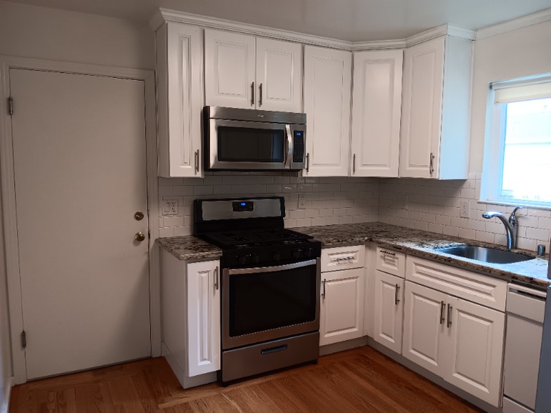 Building Photo - 1004 Hudson St