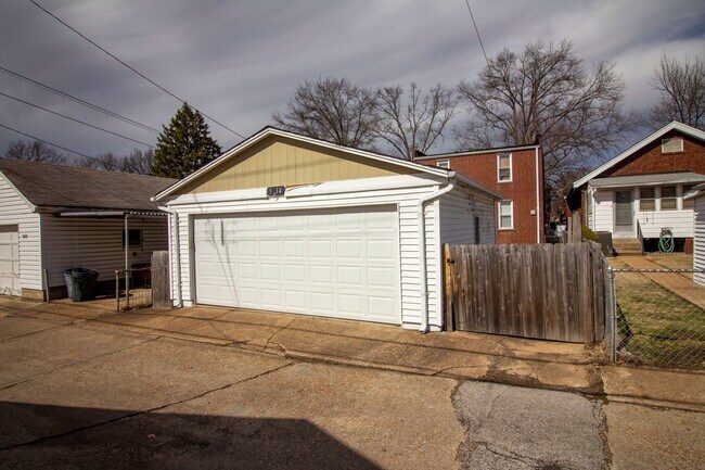 Building Photo - 5614 Delor St