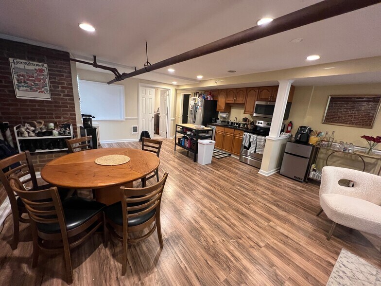 Building Photo - 1305 Potomac St NW