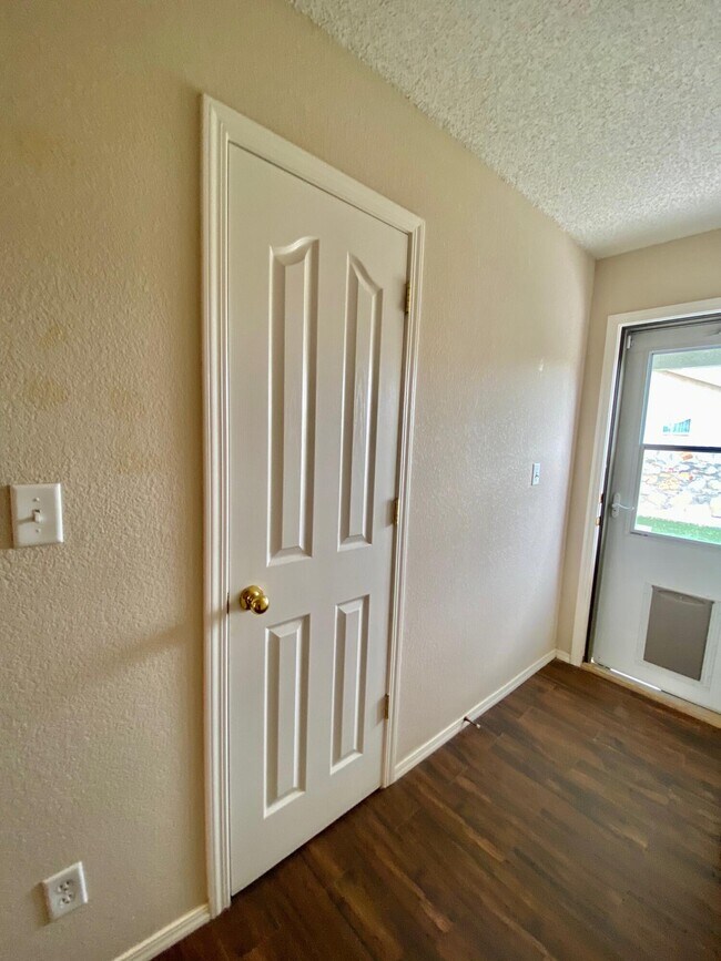 Building Photo - 14214 Lasso Rock Dr