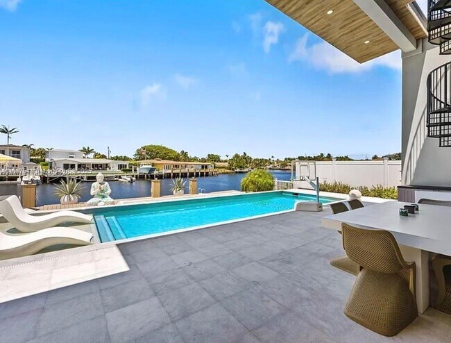 Building Photo - 2225 NE 19th St