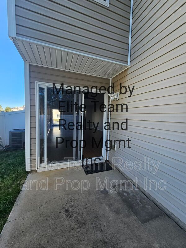 Building Photo - 453 Hunters Dance Road