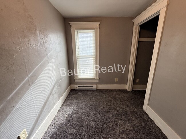 Building Photo - 3 Bedroom single family home