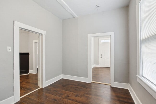 Building Photo - Large 3BR/2BA Near Downtown Savannah Home For Rent