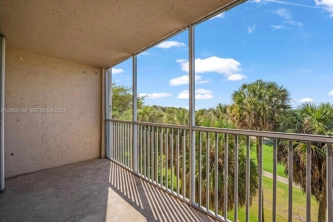Building Photo - 250 Jacaranda Dr