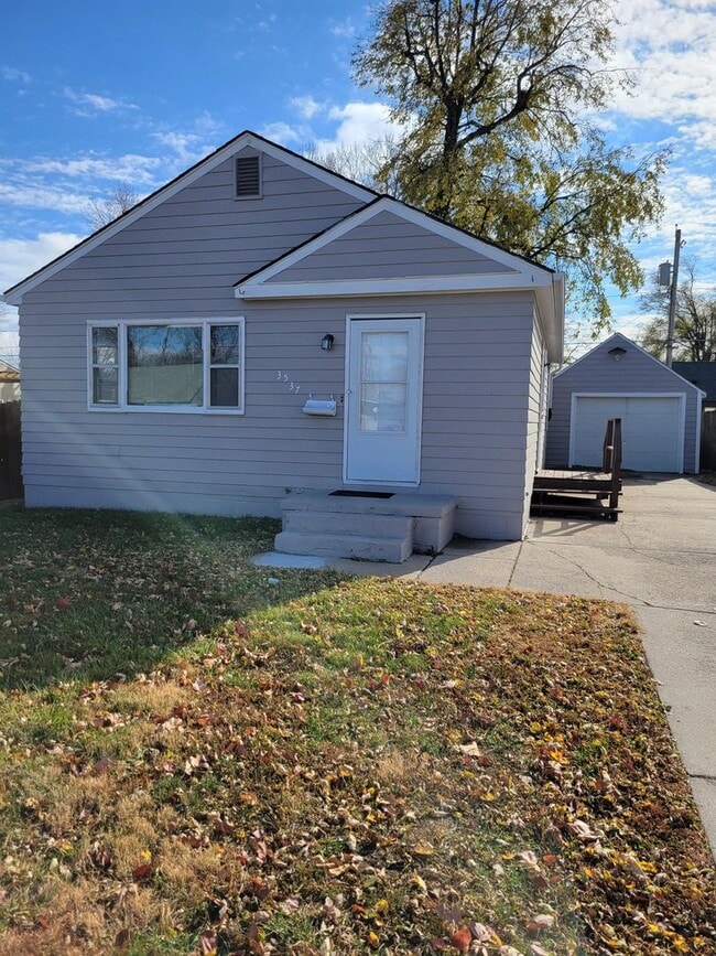 Building Photo - 3 bedroom 1 bath