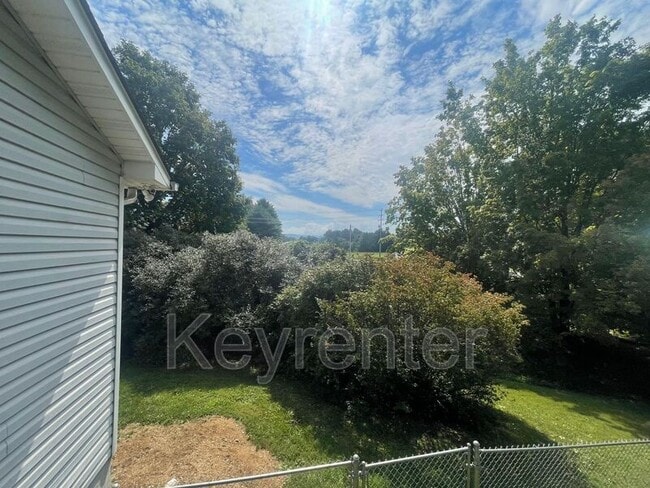 Building Photo - 107 Miranda Way