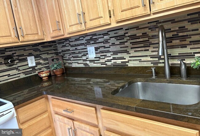 Building Photo - 6300 Stevenson Ave