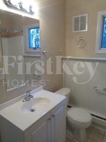 Building Photo - 501 Harmony Dr