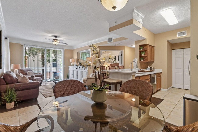 Building Photo - 3202 Myrtlewood Cir E