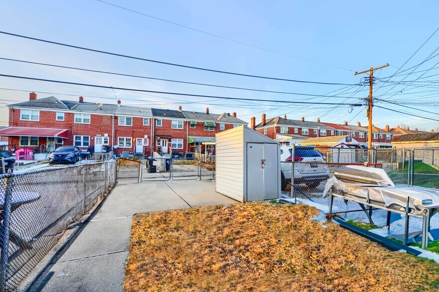 Building Photo - 2123 Graythorn Rd