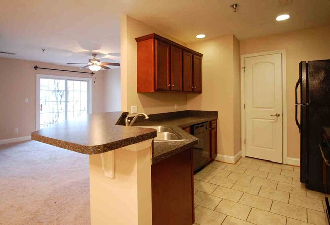 Building Photo - 2 BR Condo Located in Cornerstone. 5 Min t...