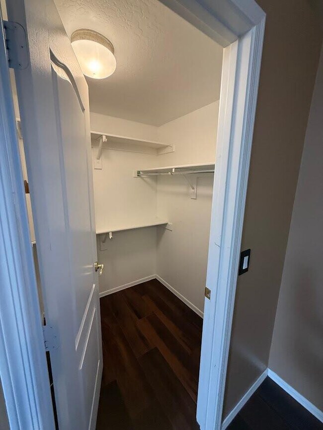 Building Photo - 6602 W Molly Ln