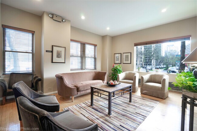 Building Photo - 5000 S Cornell Ave