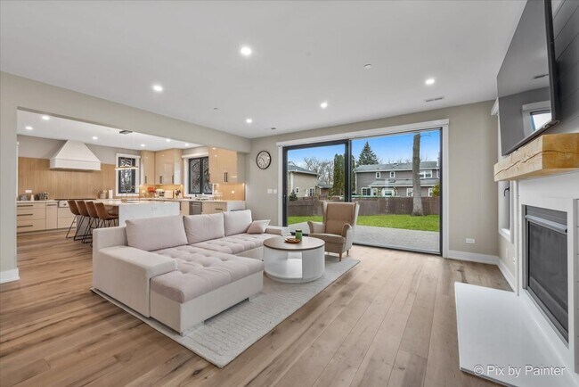 Building Photo - 154 Oak St