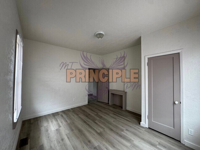 Building Photo - 2037 Whitman Ave