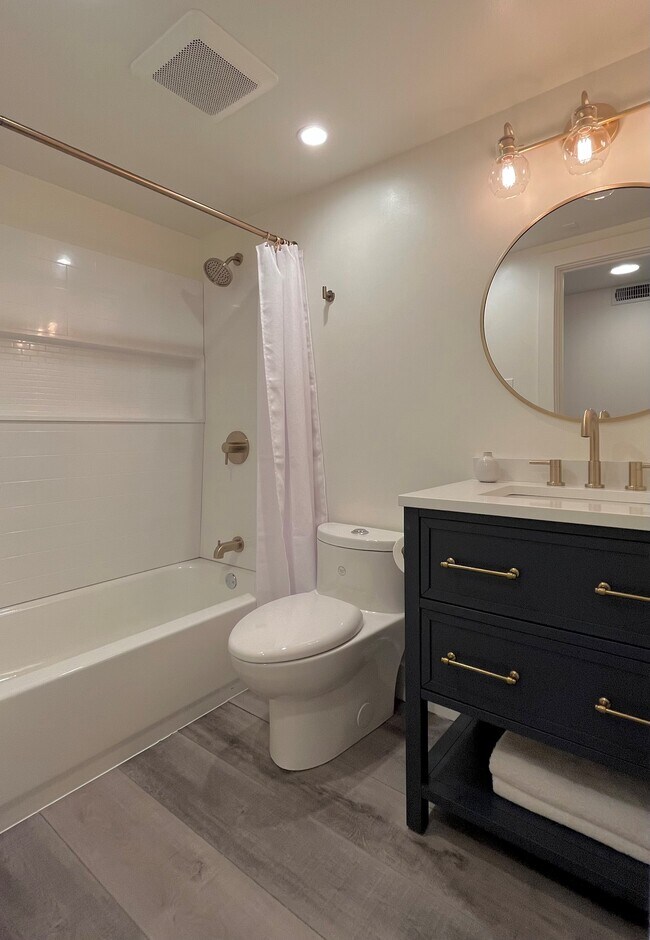 Garden Unit Full Bath - 3029 19th Ave S