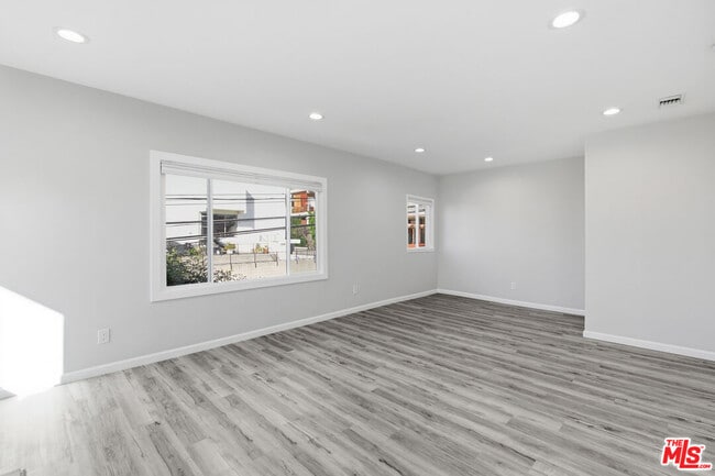 Building Photo - 6314 Primrose Ave