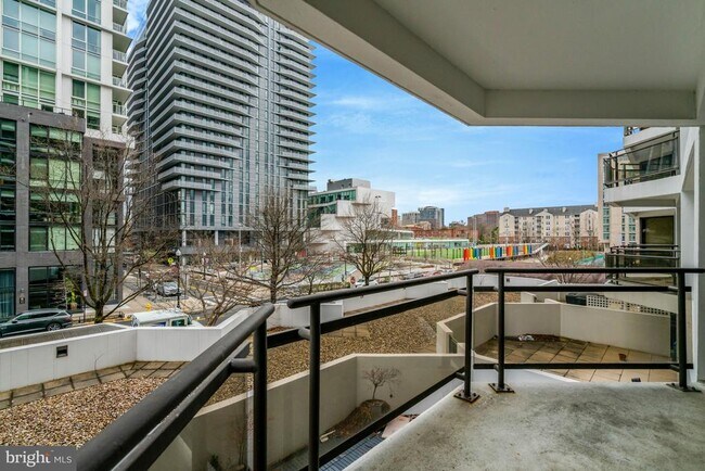 Building Photo - 1530 Key Blvd