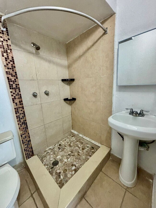 Building Photo - 4523 Ligustrum Way
