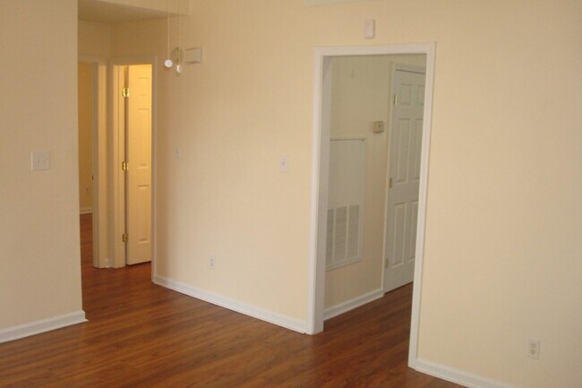 Building Photo - 425 Reavis Ave