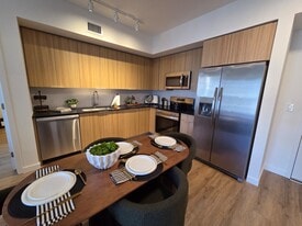 Building Photo - 751 E 28th St