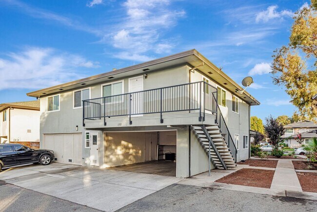 Building Photo - 1359 Shawn Dr