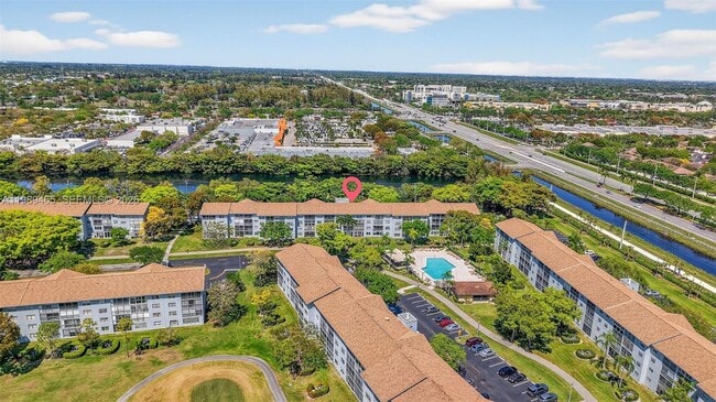 Building Photo - 12500 SW 5th Ct