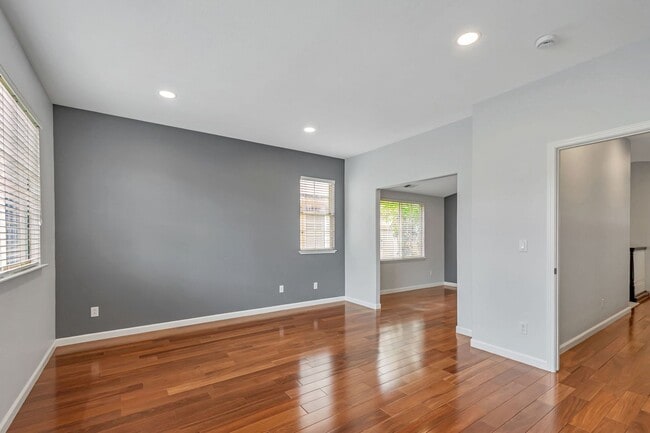 Building Photo - Remodeled 4-Bedroom 3-Bathroom House in Sa...