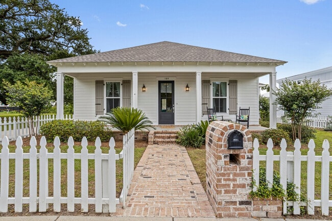 Building Photo - 164 Markham Dr