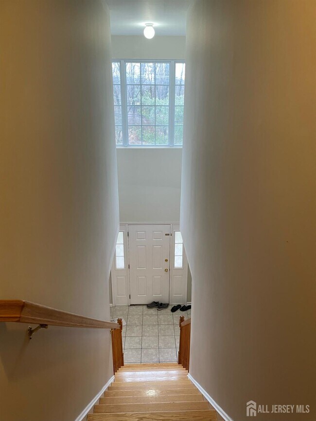 Building Photo - 301 Pinelli Dr