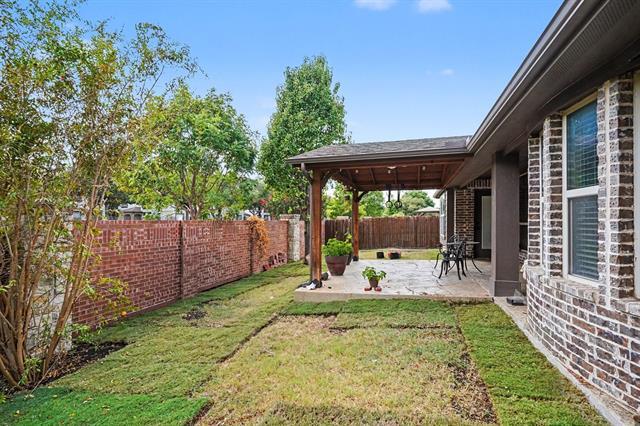 Building Photo - 2412 Lynbridge Dr
