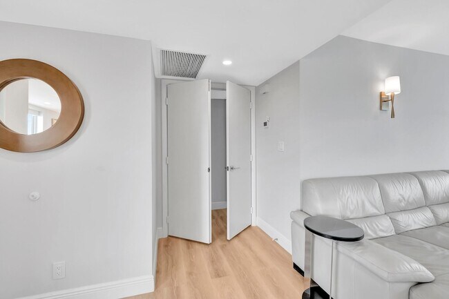 Building Photo - 1 Harbourside Dr