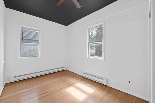 Building Photo - 342 Bramhall Ave