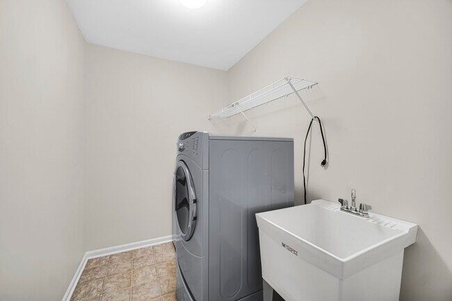 Building Photo - 803 W Courtland St