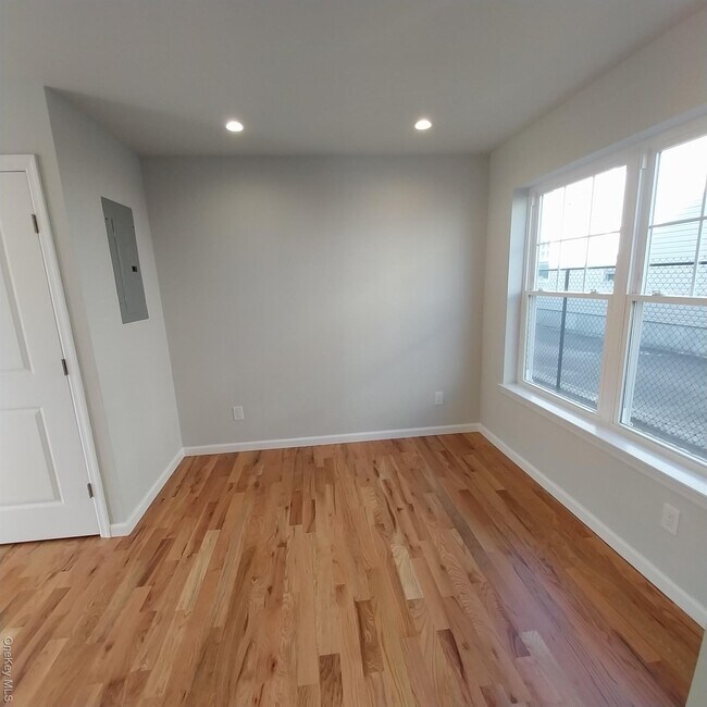 Building Photo - 343 Jackson St