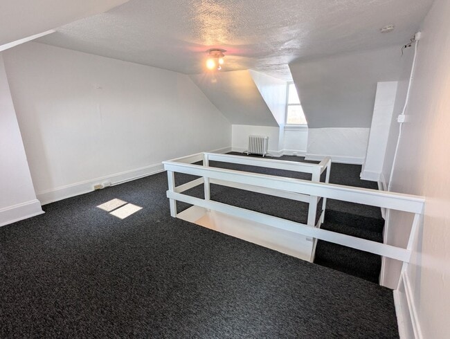 Building Photo - 4 Bedroom 1 Bathroom Single Family Home in...