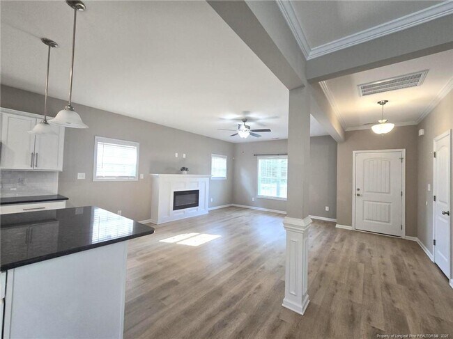 Building Photo - 7018 Summerlin Dr