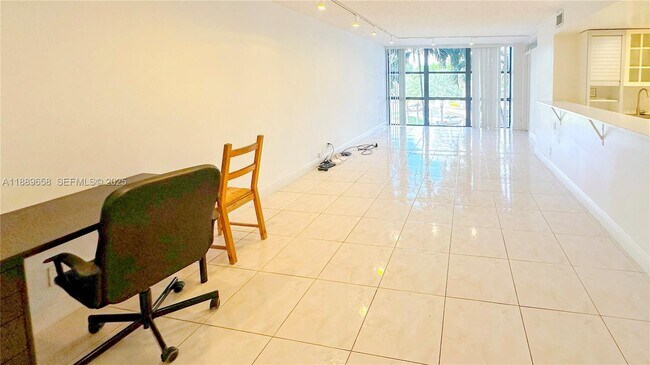 Building Photo - 800 Parkview Dr