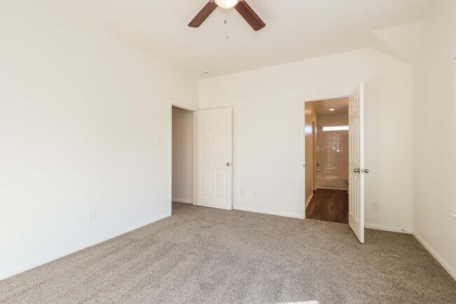 Building Photo - 1511 Weiland Manor Ln