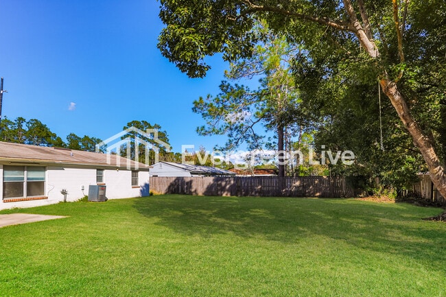 Building Photo - 229 Evergreen Ln