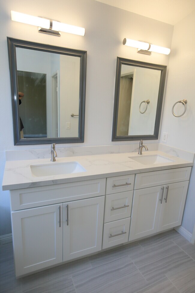 Building Photo - 42084 Orange Blossom Dr