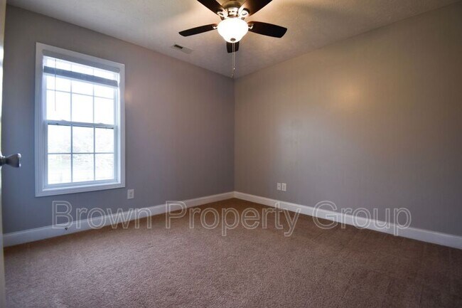 Building Photo - 131 Flag Ln